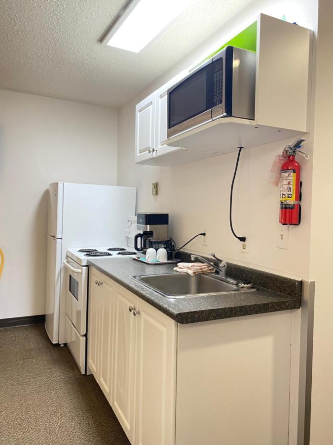 Hillview Motel Vanderhoof Bagian luar foto