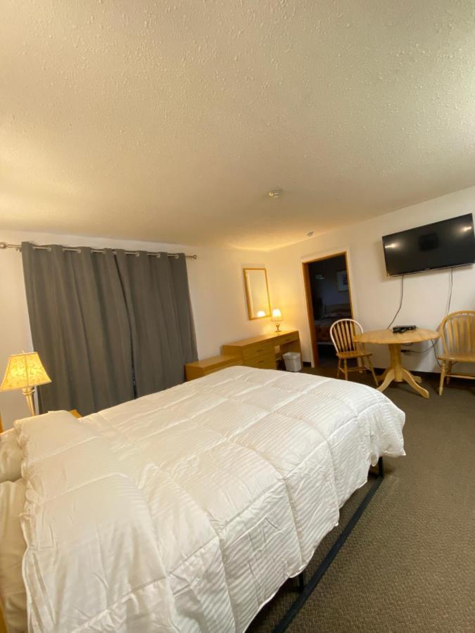 Hillview Motel Vanderhoof Bagian luar foto
