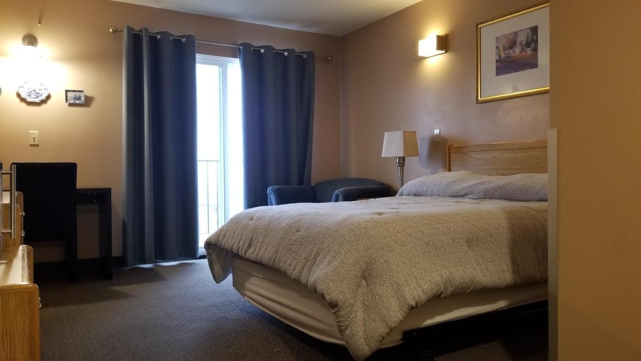 Hillview Motel Vanderhoof Bagian luar foto